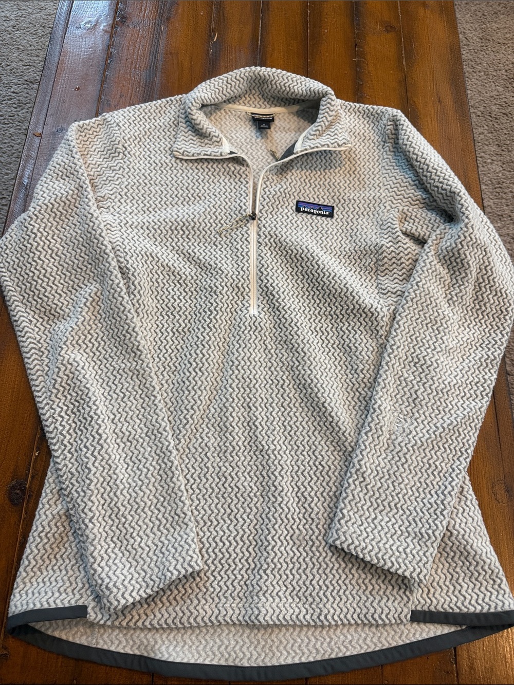 Patagonia women's Light Gray & White Quarter-Zip Fleece Pullover